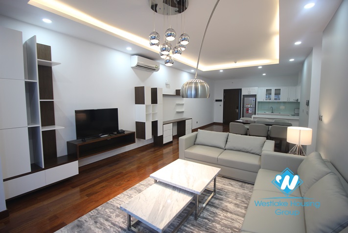 3 bedrooms apartment for rent in Trang An 