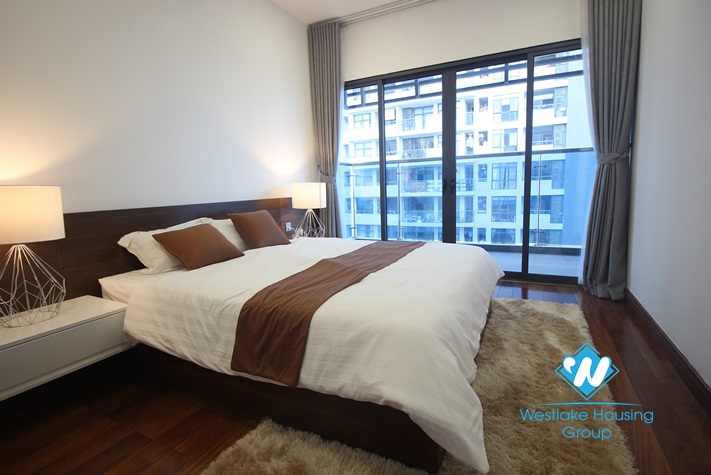 3 bedrooms apartment for rent in Trang An 