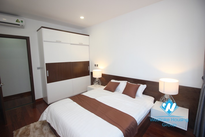 3 bedrooms apartment for rent in Trang An 