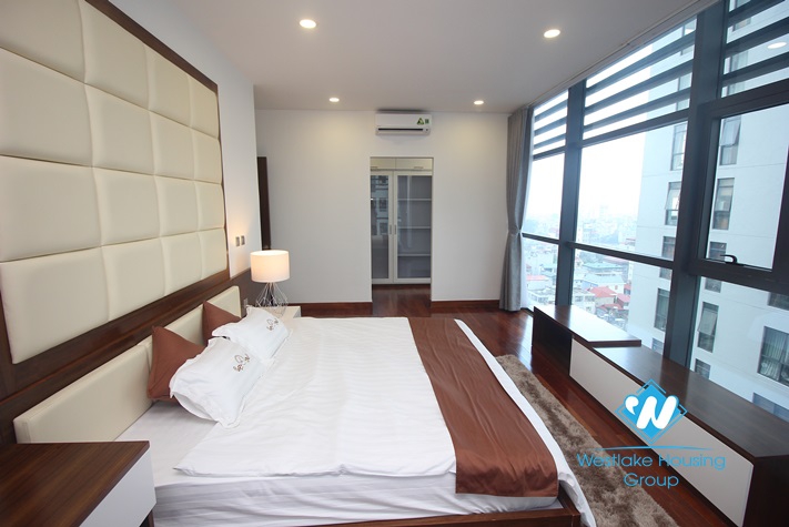 3 bedrooms apartment for rent in Trang An 