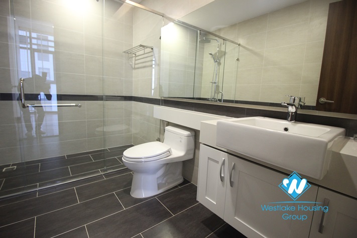3 bedrooms apartment for rent in Trang An 