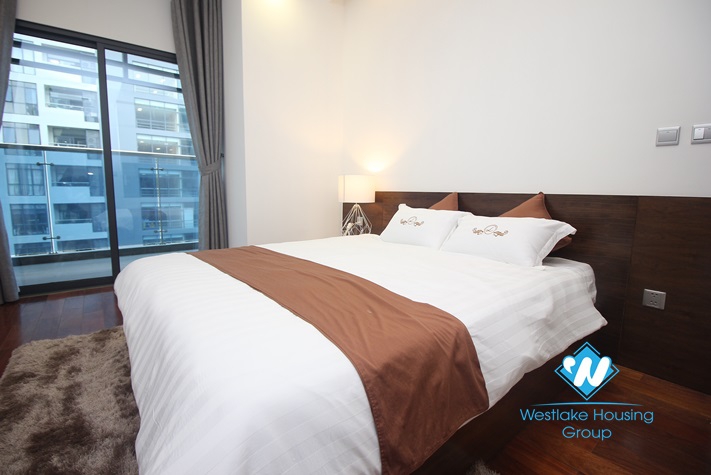 3 bedrooms apartment for rent in Trang An 
