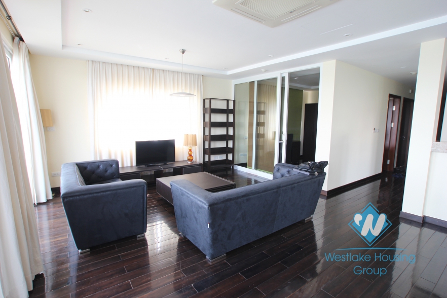High quality 3 bedrooms apartment for rent in Xuan Dieu, Tay Ho, Hanoi