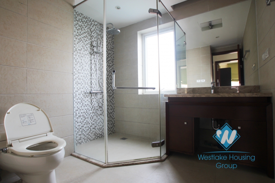 High quality 3 bedrooms apartment for rent in Xuan Dieu, Tay Ho, Hanoi