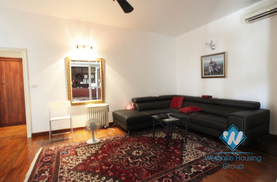 L-shaped modern house with swimming pool in Au Co street