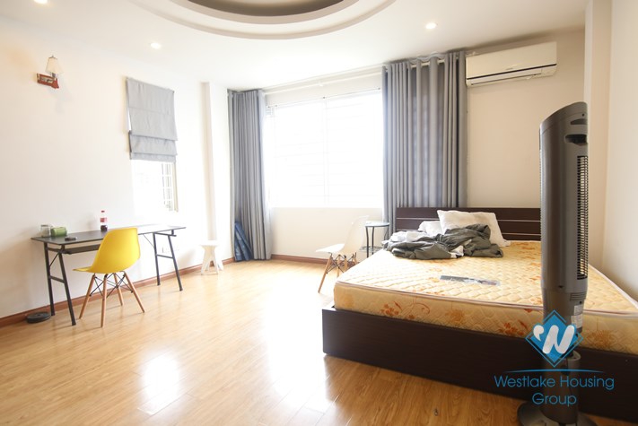 Six bedrooms house for rent in Hoang Hoa Tham street, Ba Dinh district, Ha Noi