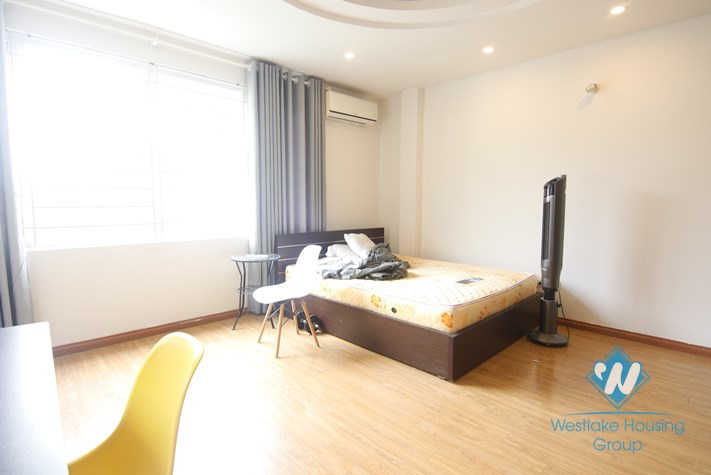 Six bedrooms house for rent in Hoang Hoa Tham street, Ba Dinh district, Ha Noi