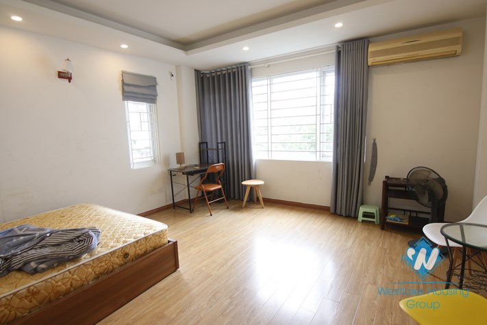 Six bedrooms house for rent in Hoang Hoa Tham street, Ba Dinh district, Ha Noi
