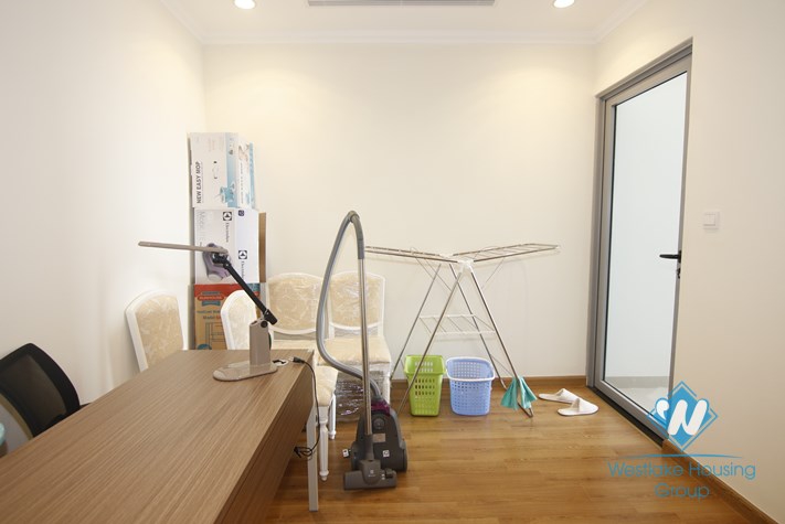 Super stylish and modern apartment for rent on Vimhome Nguyen Chi Thanh, Ha Noi
