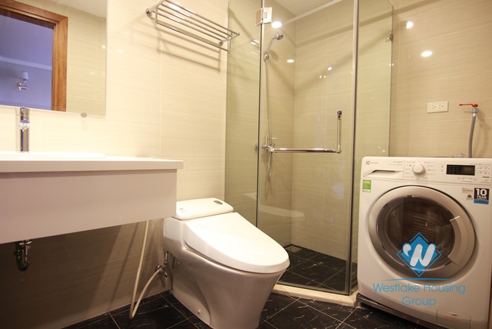 Modern apartment with 02 bedrooms apartment in Xuan Dieu st for rent.