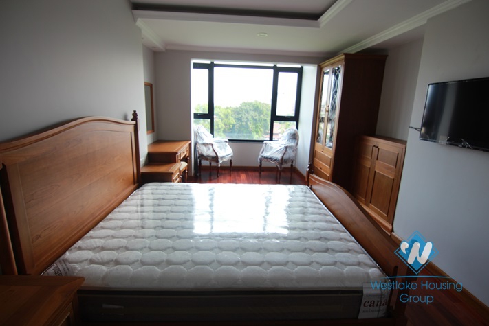 Modern apartment with 02 bedrooms apartment in Xuan Dieu st for rent.
