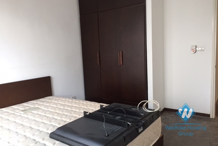High floor 80 sqm natural light apartment in Kim Ma - Ngoc Khanh area