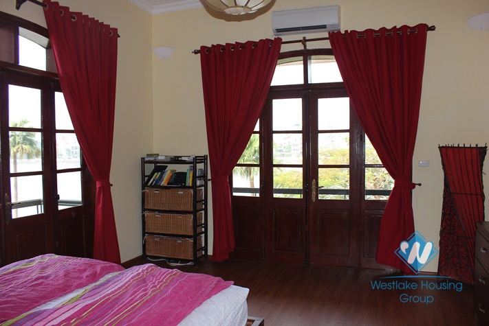 House for rent in Westlake area with large yard and lake view 