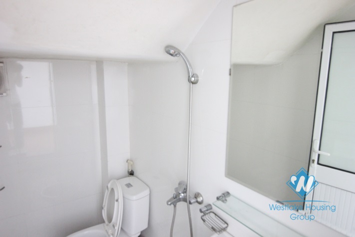 Lake view-House for rent in Tay Ho area