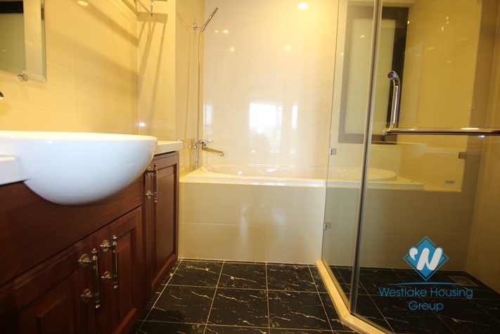 Modern apartment with 02 bedrooms apartment in Xuan Dieu st for rent.