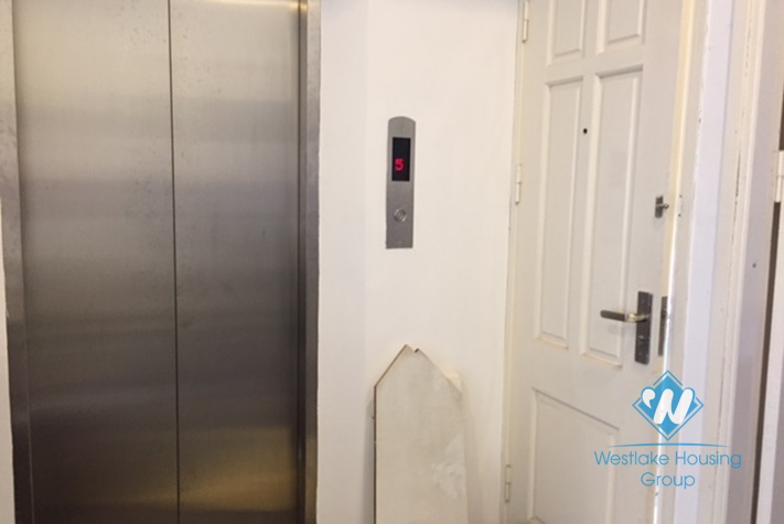 High floor 80 sqm natural light apartment in Kim Ma - Ngoc Khanh area