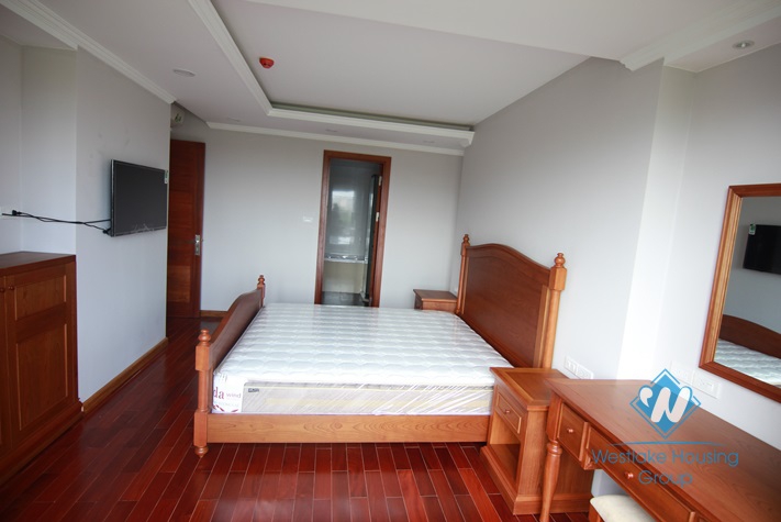 Modern apartment with 02 bedrooms apartment in Xuan Dieu st for rent.