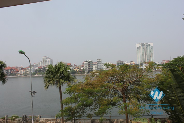 House for rent in Westlake area with large yard and lake view 