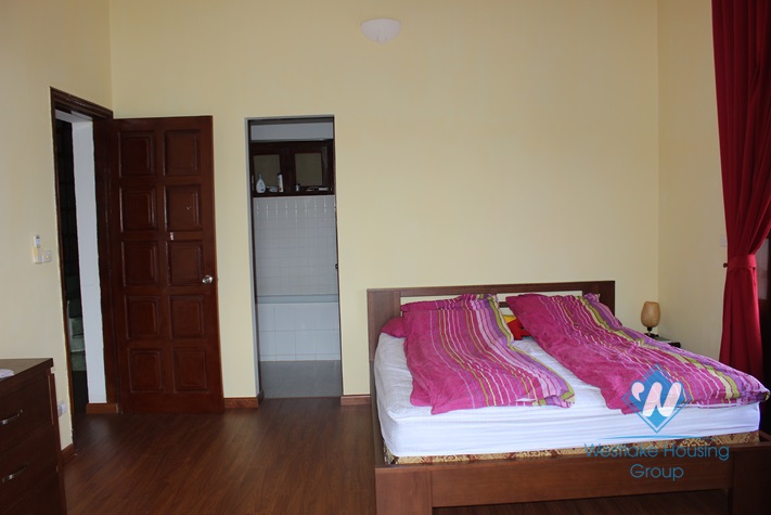 House for rent in Westlake area with large yard and lake view 