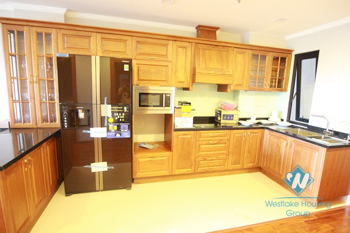 Modern apartment with 02 bedrooms apartment in Xuan Dieu st for rent.