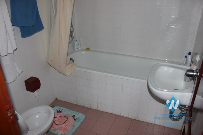 House for rent in Westlake area with large yard and lake view 