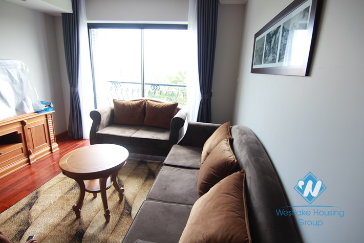 Modern apartment with 02 bedrooms apartment in Xuan Dieu st for rent.