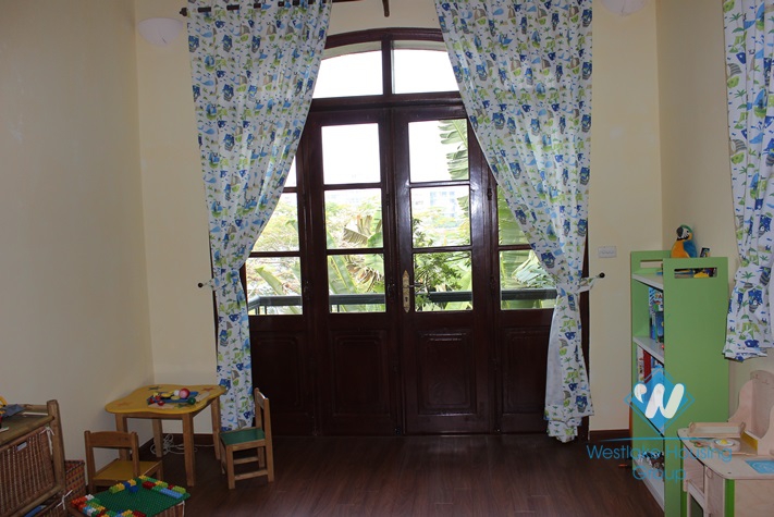 House for rent in Westlake area with large yard and lake view 