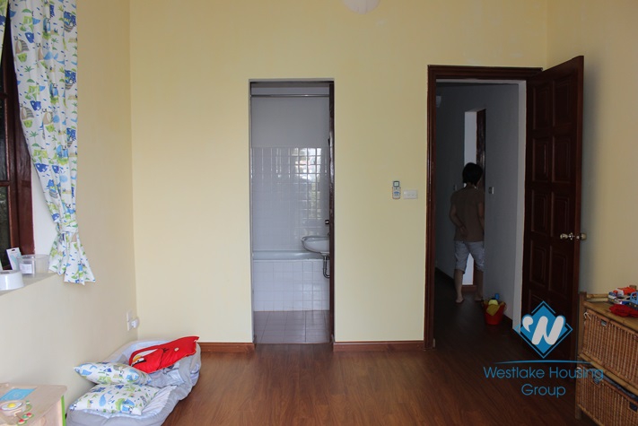 House for rent in Westlake area with large yard and lake view 