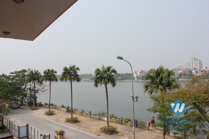 House for rent in Westlake area with large yard and lake view 