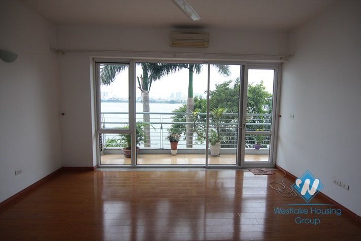 Lake view modern house for rent in Tay Ho, Ha Noi
