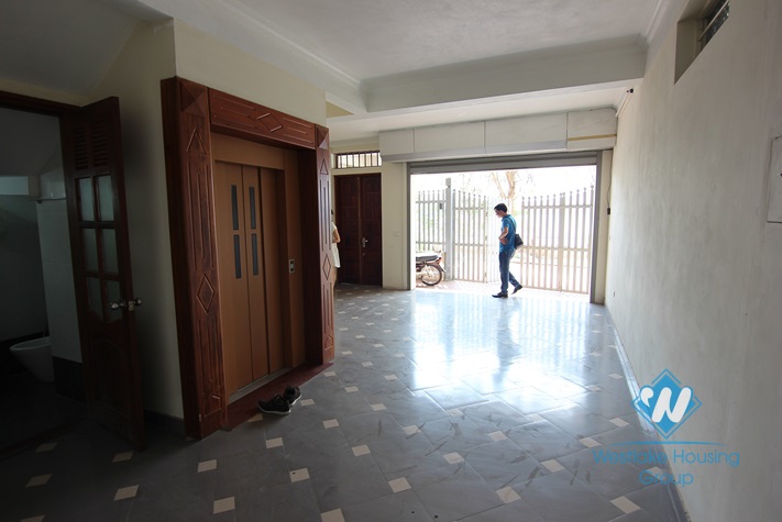 House with 4 bedrooms for rent in Yen Phu Village, Tay Ho, Ha Noi