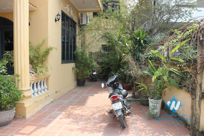 House for rent in Westlake area with large yard and lake view 