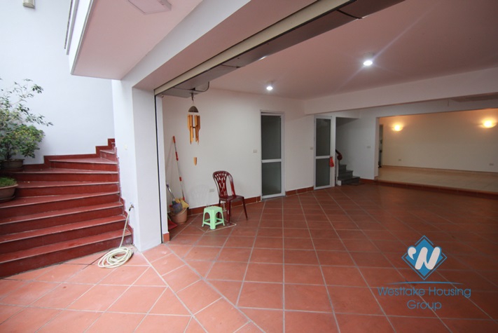 Lake view modern house for rent in Tay Ho, Ha Noi