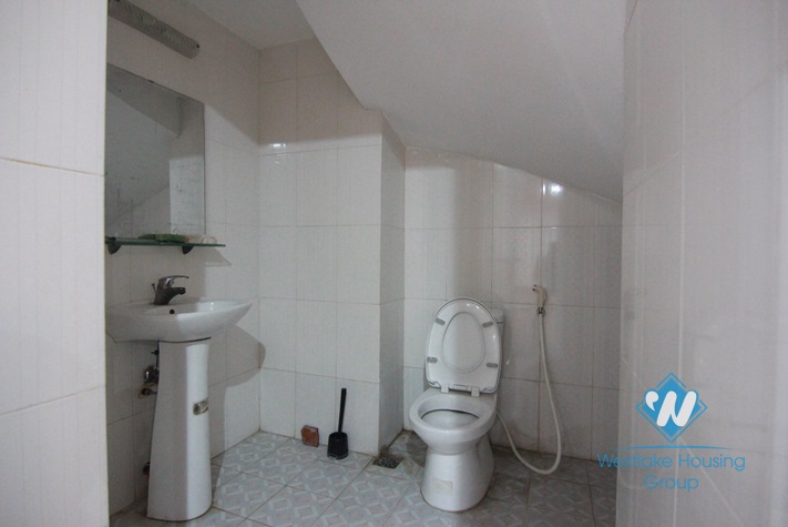 Lake view modern house for rent in Tay Ho, Ha Noi