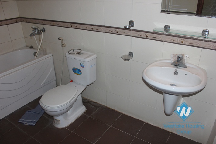 Apartment with 01 bedroom, 02 bathrooms for rent in Tay Ho