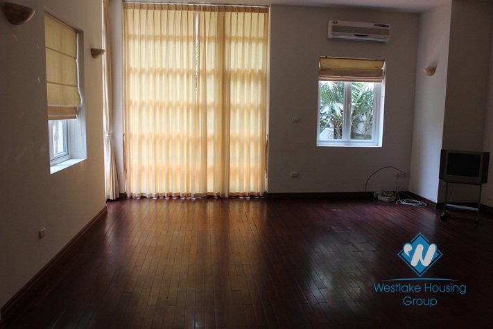 Au Co str., - Charming modern house of full natural light & quiet residence 6BR