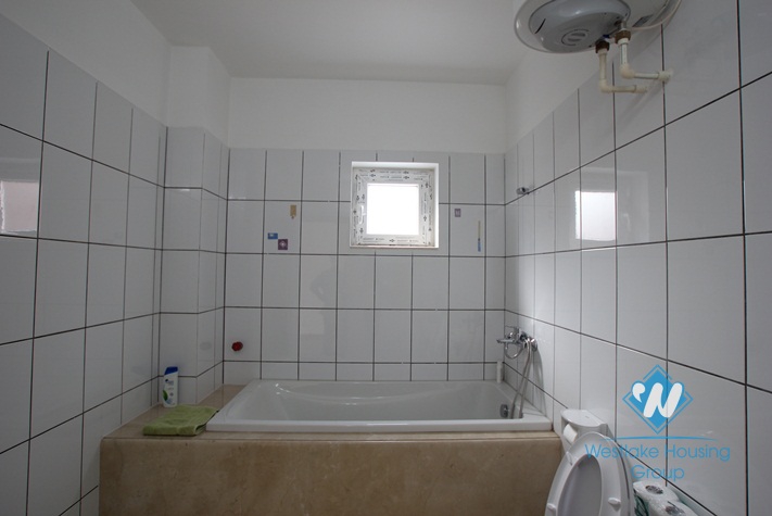 Brand new lake view apartment for lease on Xuan Dieu street, Tay Ho, Hanoi