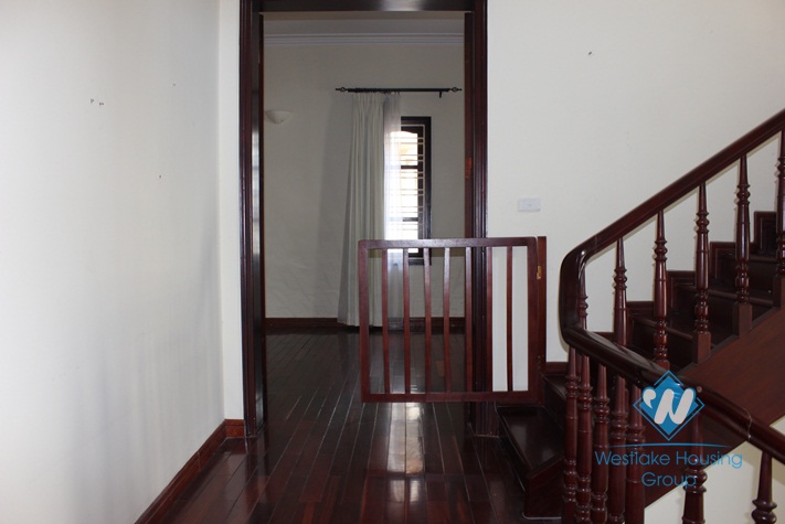 unfurnished house for lease in Au Co street