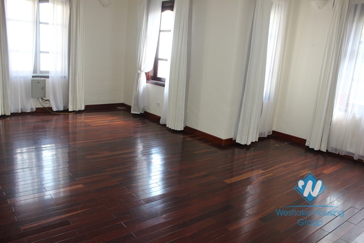 unfurnished house for lease in Au Co street