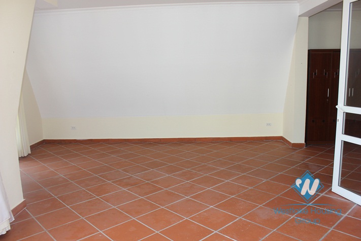 unfurnished house for lease in Au Co street