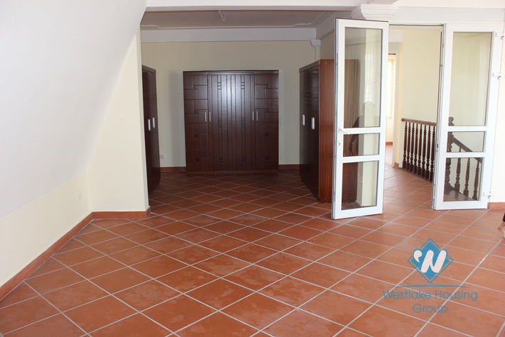 unfurnished house for lease in Au Co street