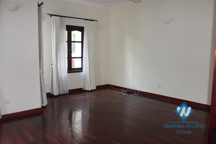 unfurnished house for lease in Au Co street