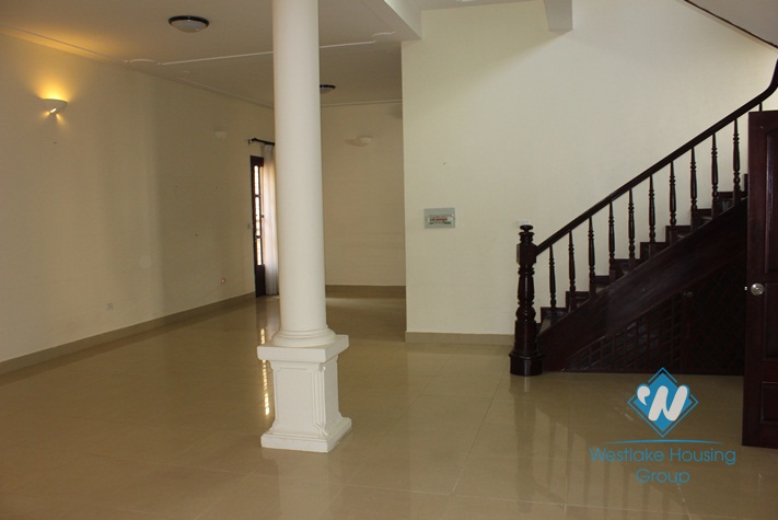 unfurnished house for lease in Au Co street