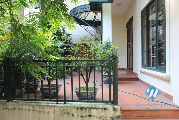 unfurnished house for lease in Au Co street