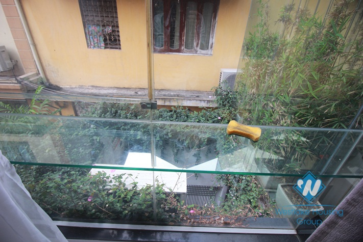 Cheap 02 bedrooms apartment for rent in Dang Thai Mai Street, Tay Ho District, Ha Noi