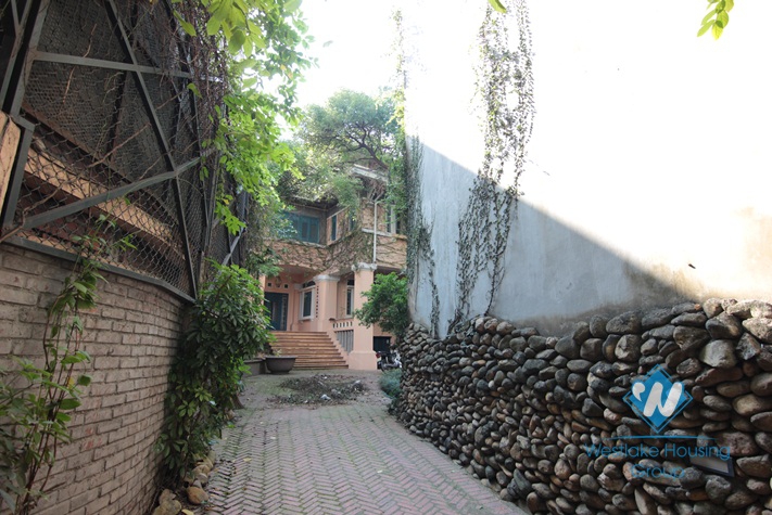 Big house with nice yard for rent in Tay Ho area