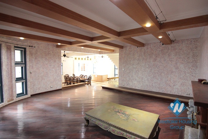 Big house with nice yard for rent in Tay Ho area