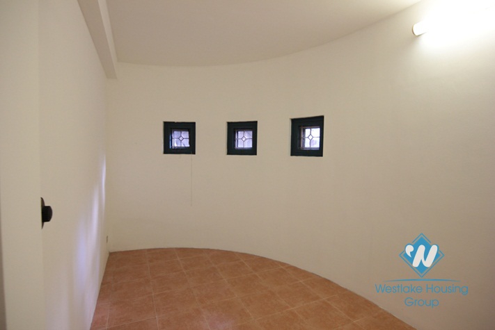 Big house with nice yard for rent in Tay Ho area