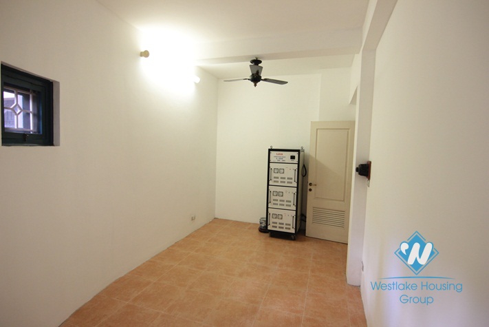 Big house with nice yard for rent in Tay Ho area