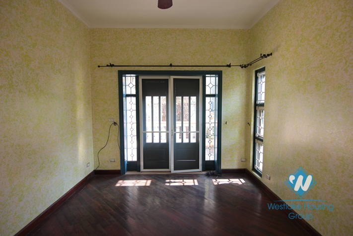 Big house with nice yard for rent in Tay Ho area